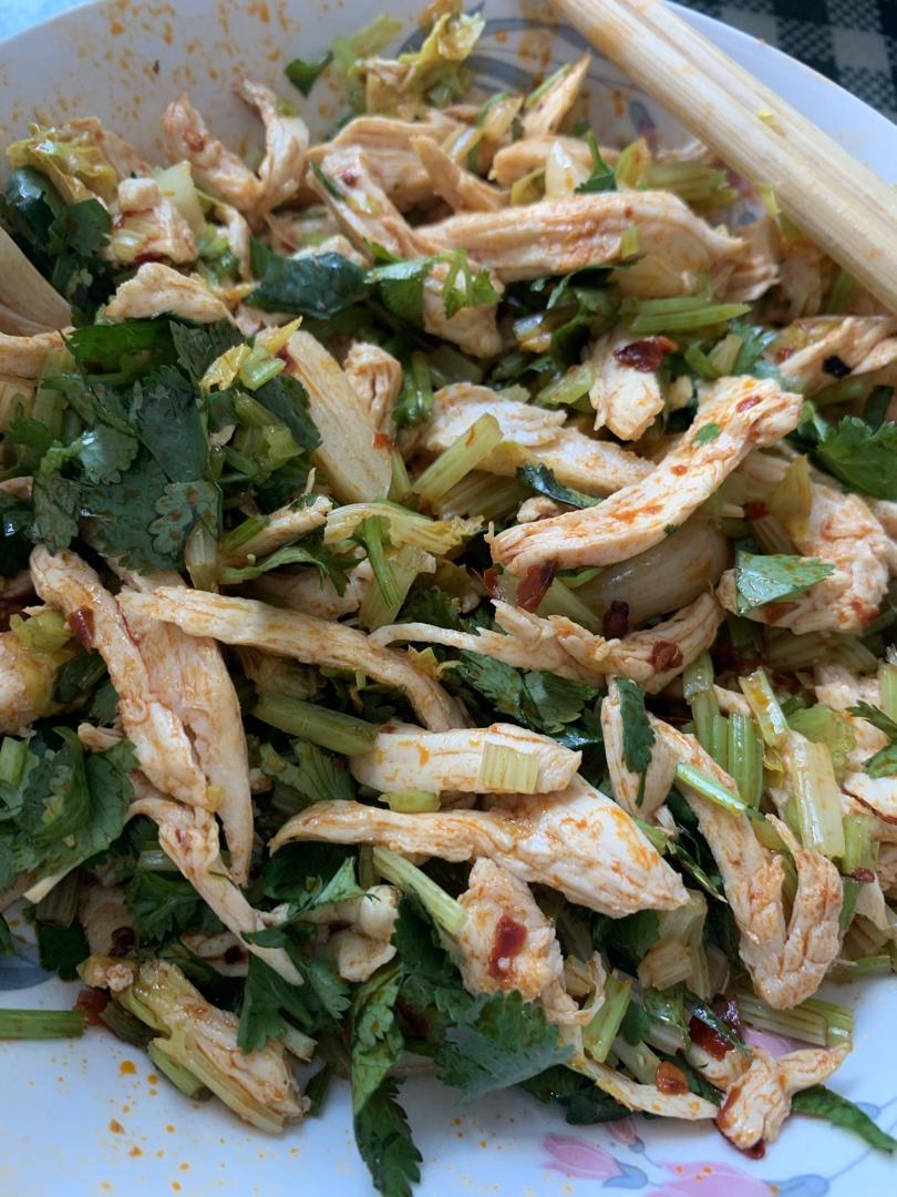 香芹凉拌手撕鸡胸肉 低卡减肥方便快捷~