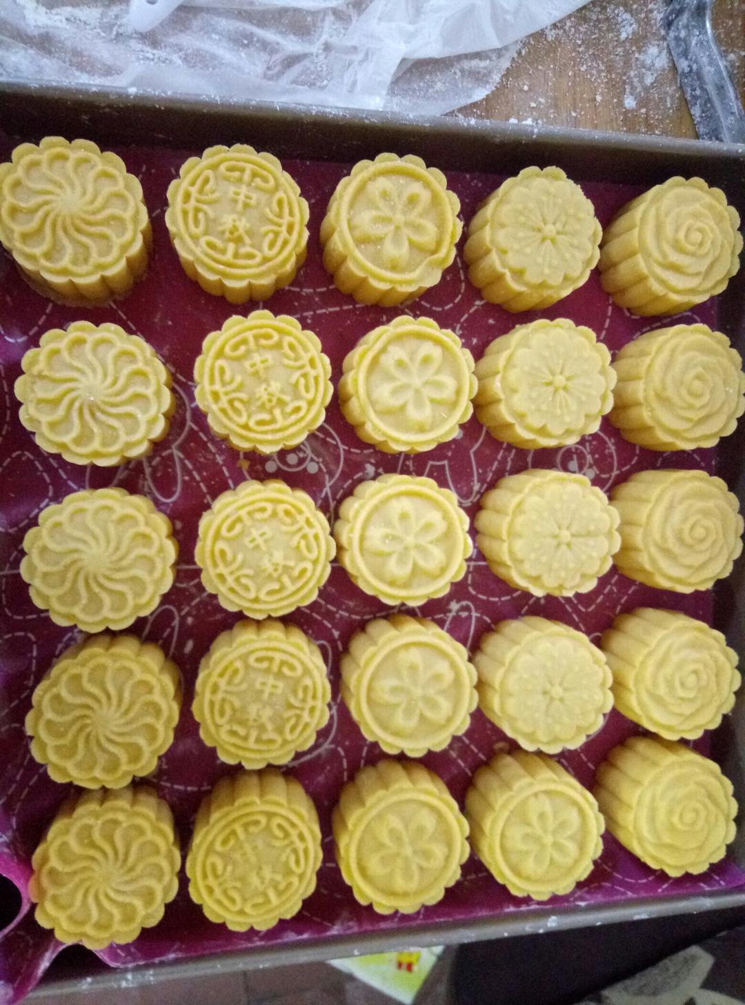 超详细图解版--流心奶黄月饼