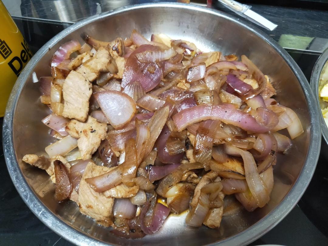 洋葱炒肉