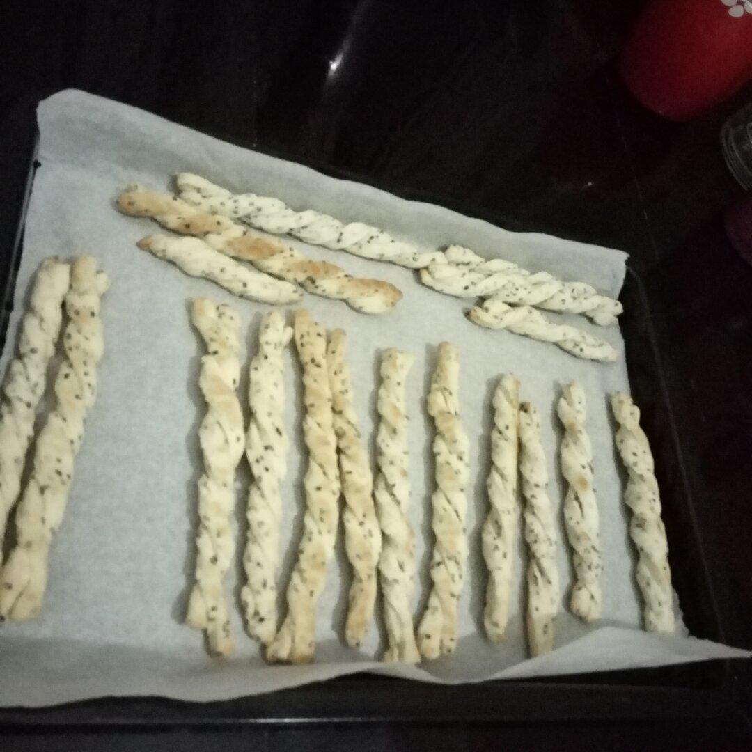 多余打发奶油的用法：香脆芝麻饼干