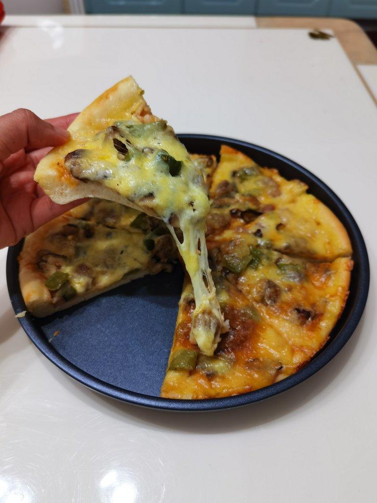 口感甩必胜客十条街的什锦培根蔬菜披萨（含披萨饼制作方法）