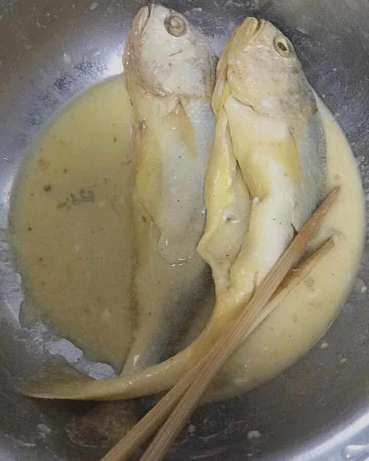 红烧黄鱼—鱼皮不破的小窍门