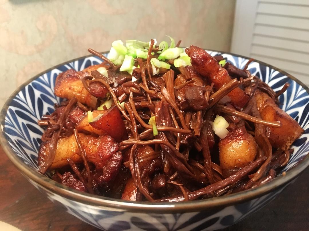 茶树菇烧五花肉