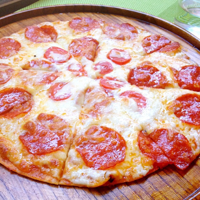 爱做烘焙的蕾姐做的萨拉米肠披萨