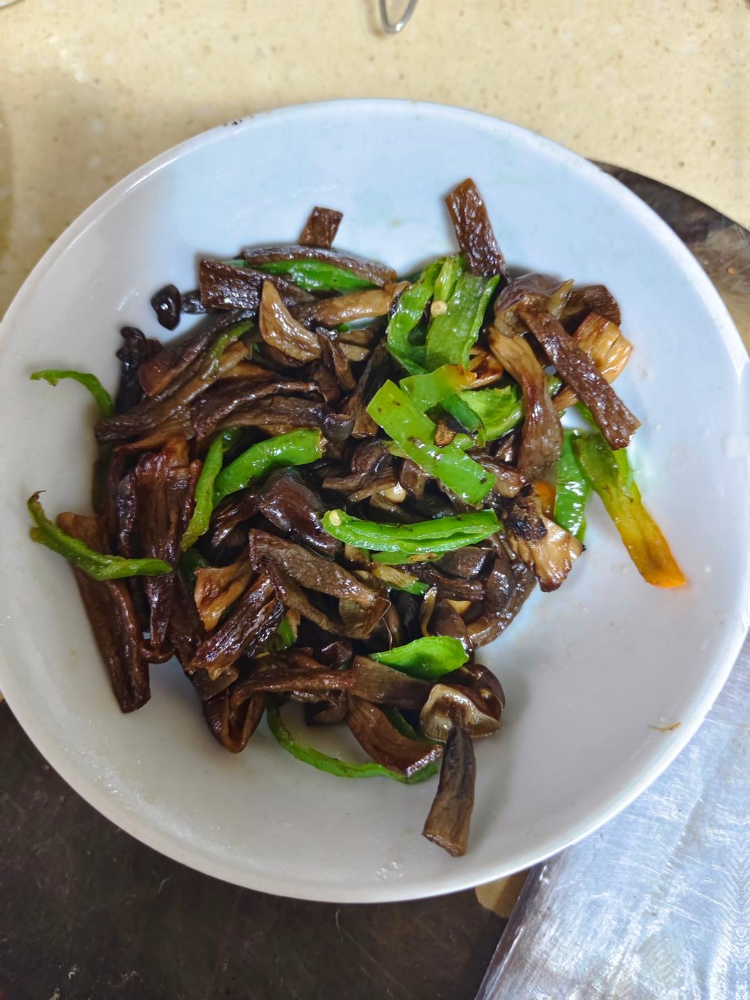 超好吃的快手菜爆炒鹿茸菇，搭配肉丝青椒超下饭