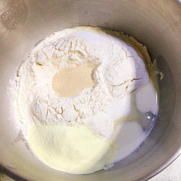 纯奶手撕吐司的做法 步骤1