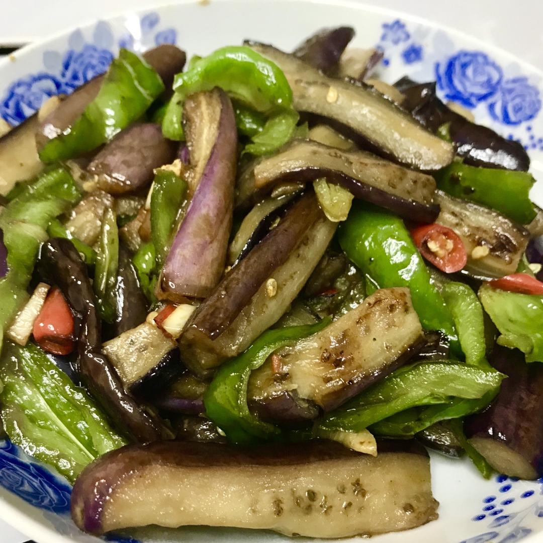 不用炸不吸油，咸香入味三分的红烧茄子