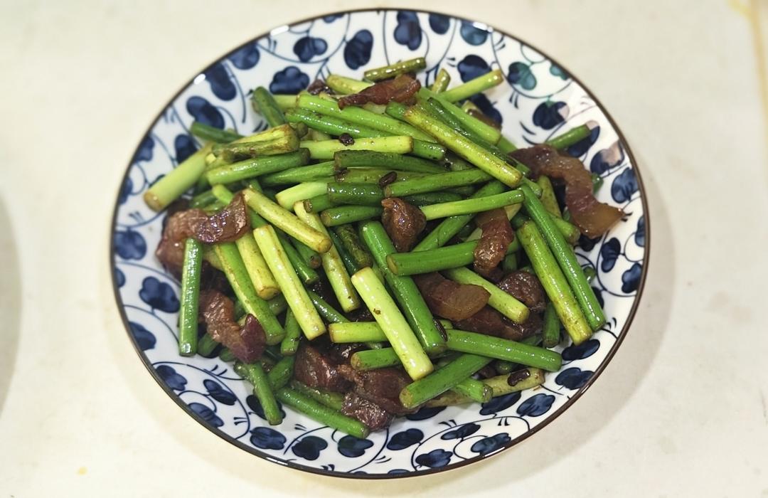 有年味儿的蒜苔炒腊肉