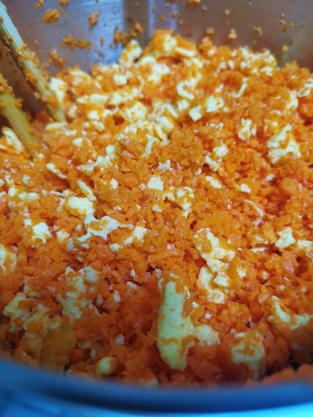 超香的胡萝卜鸡蛋包子