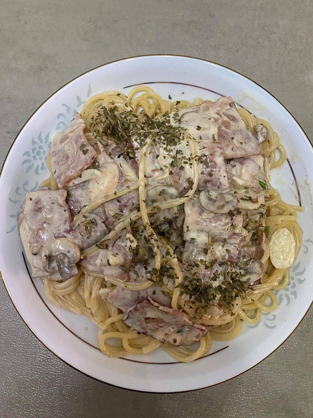 奶油蘑菇培根意大利面