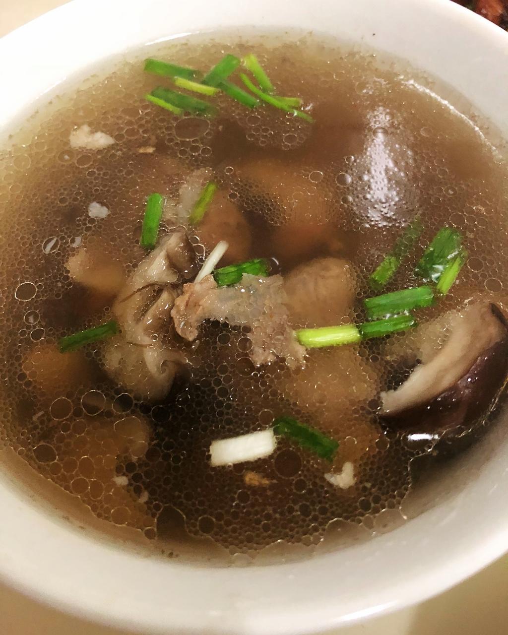 朋友崽做的香菇排骨汤