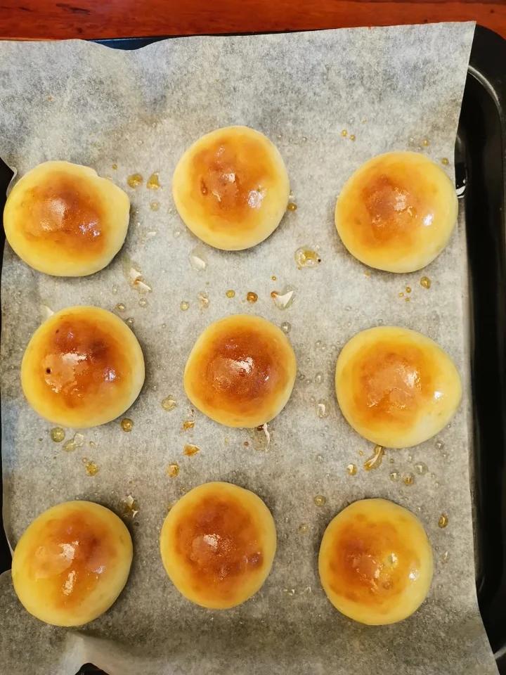 手揉面做面包，揉出手套膜