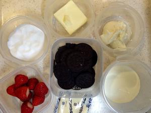 草莓奶油芝士蛋糕的做法 步骤2