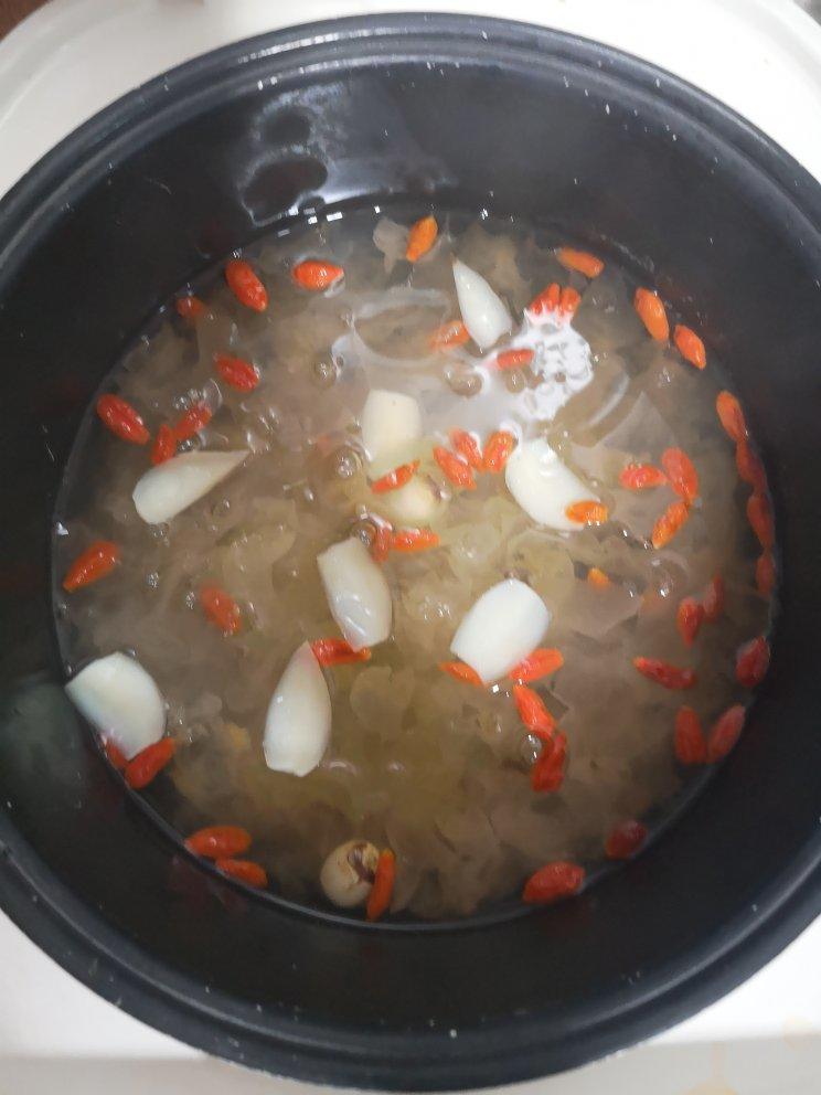 银耳汤这么煮一定有粘稠感！