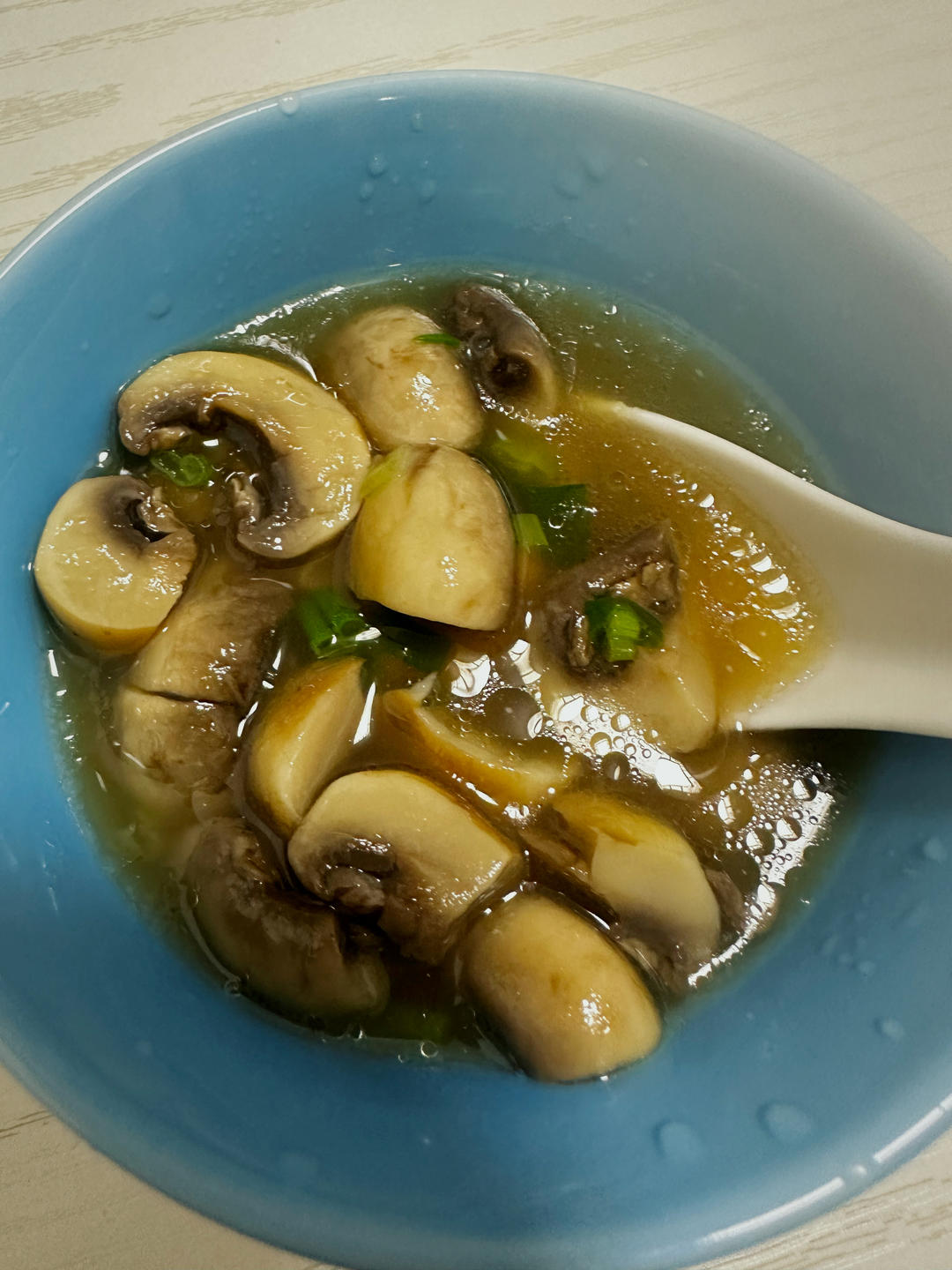 鲜掉眉毛口蘑汤