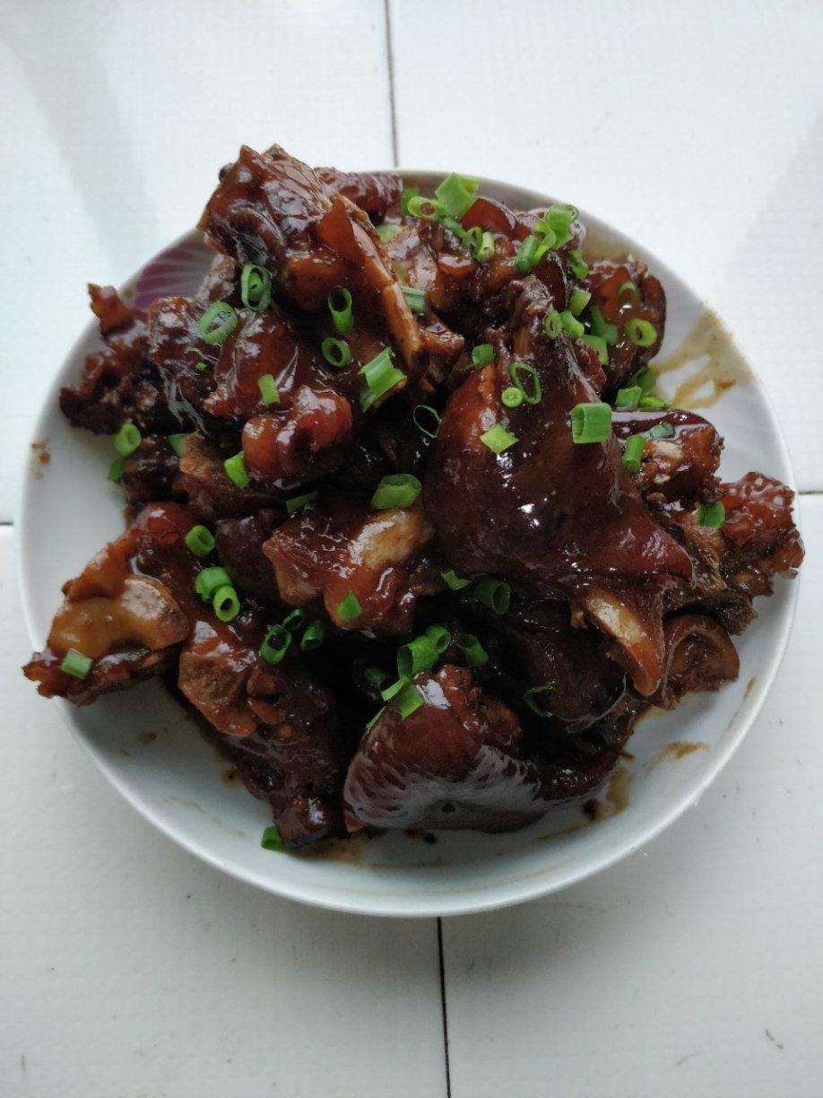 美味的家常菜：红烧猪蹄