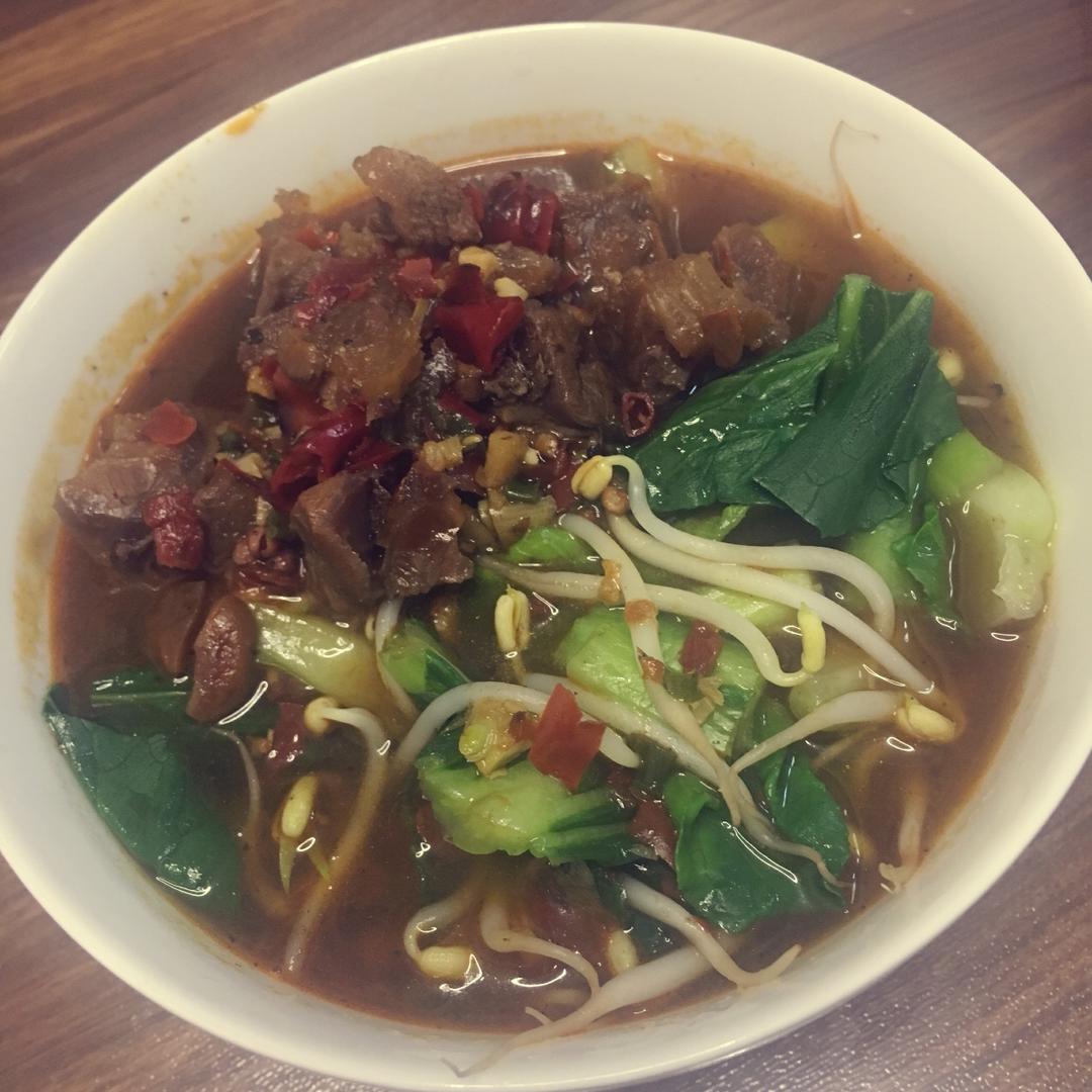 家常红烧牛肉面