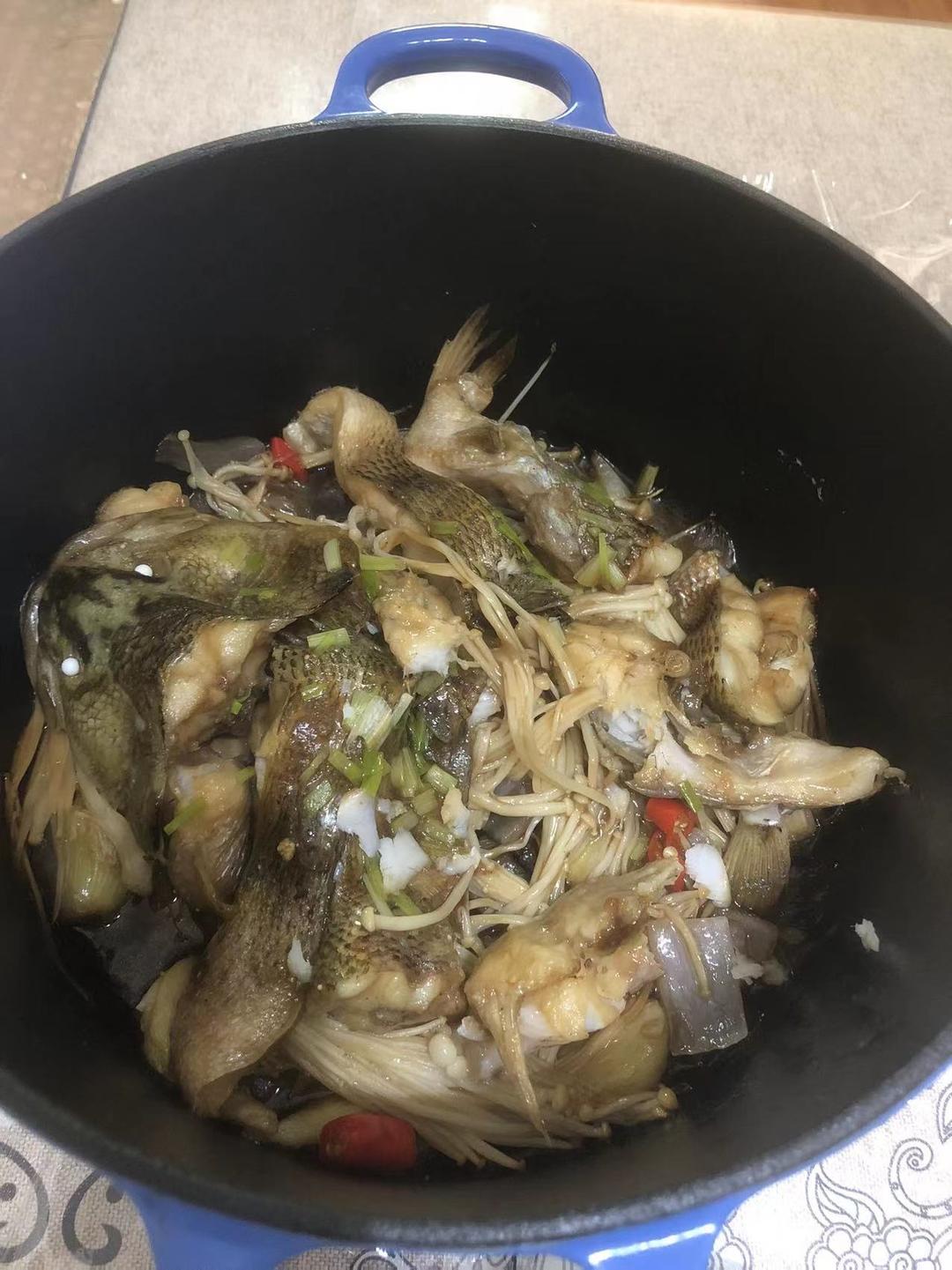 珐琅锅无水焗鲈鱼