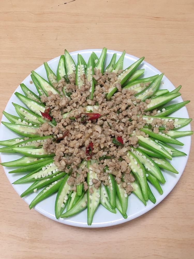 肉末浇汁秋葵的做法