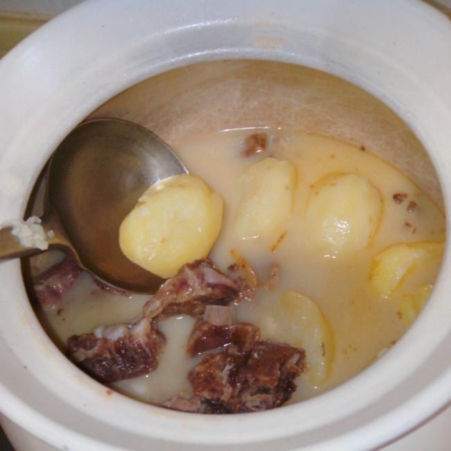 土豆炖腊排骨的做法
