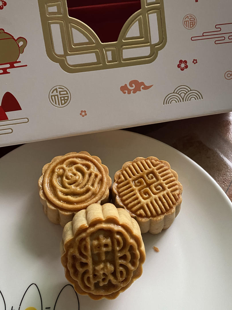 广式月饼—蛋黄莲蓉月饼