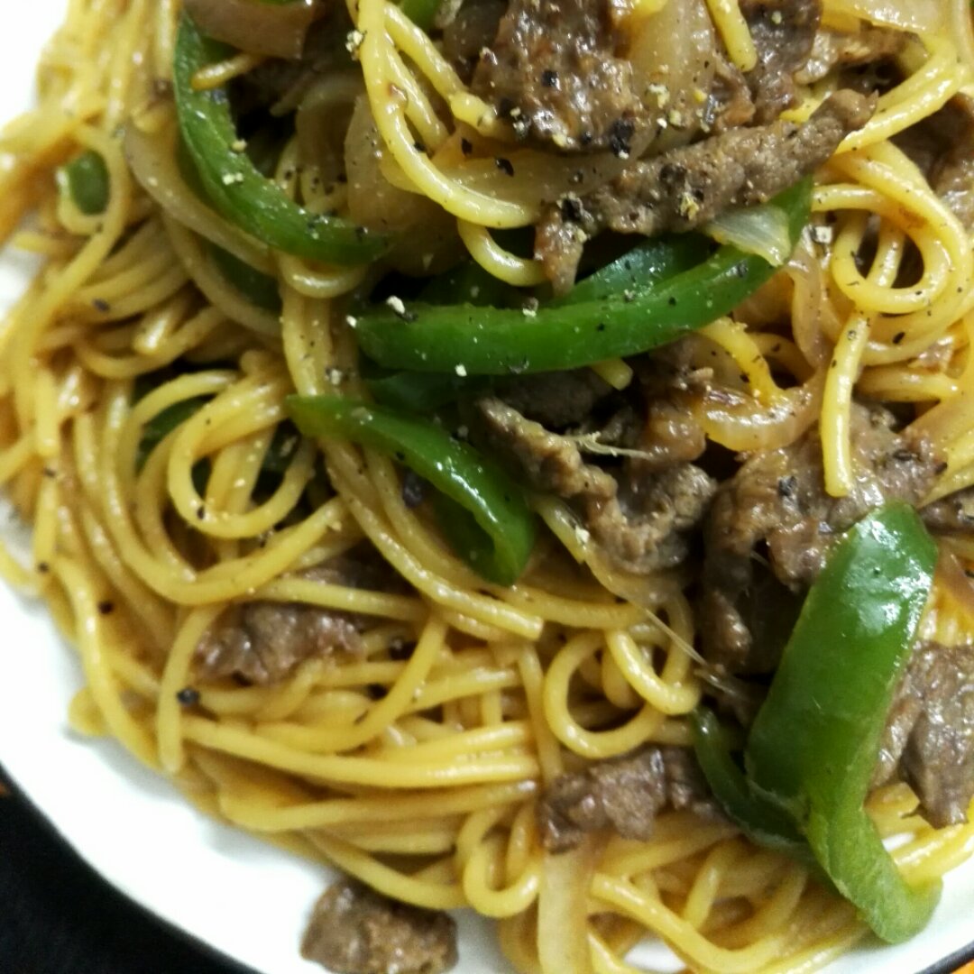 黑椒牛柳炒意面