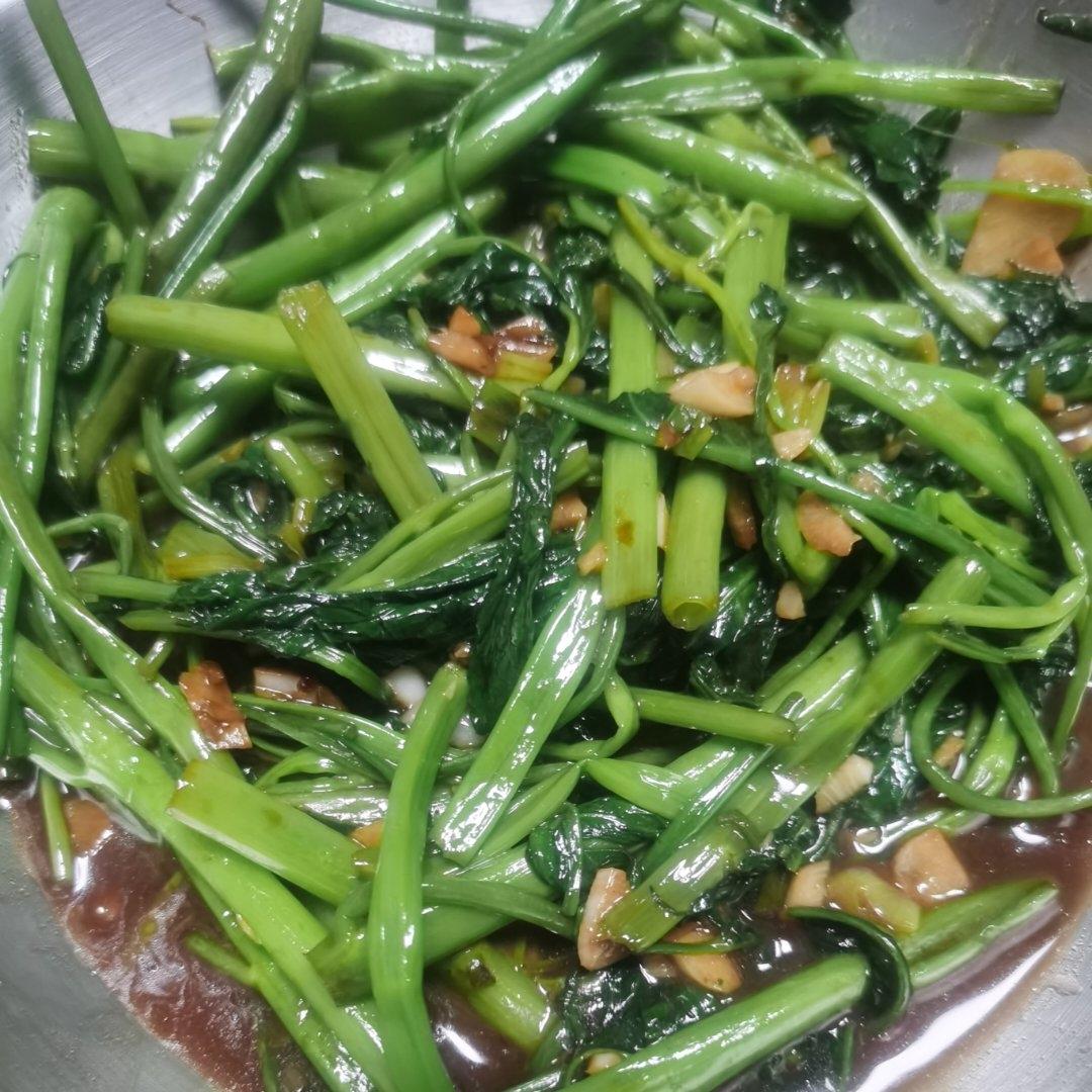 爆炒耗油空心菜