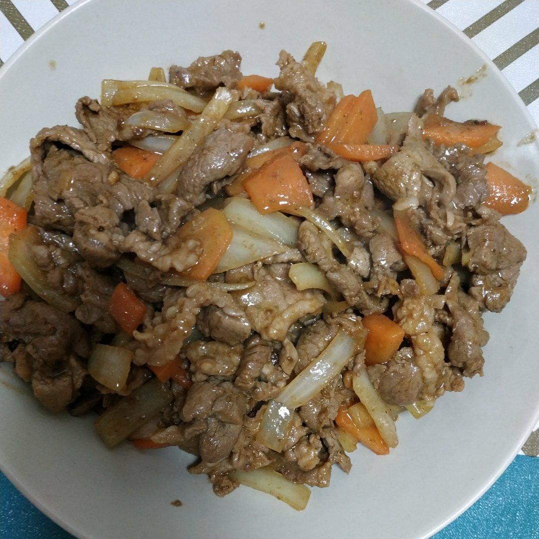 洋葱炒羊腿肉-用这个方法炒羊肉，无膻味还不柴，做出来的羊肉又鲜又嫩