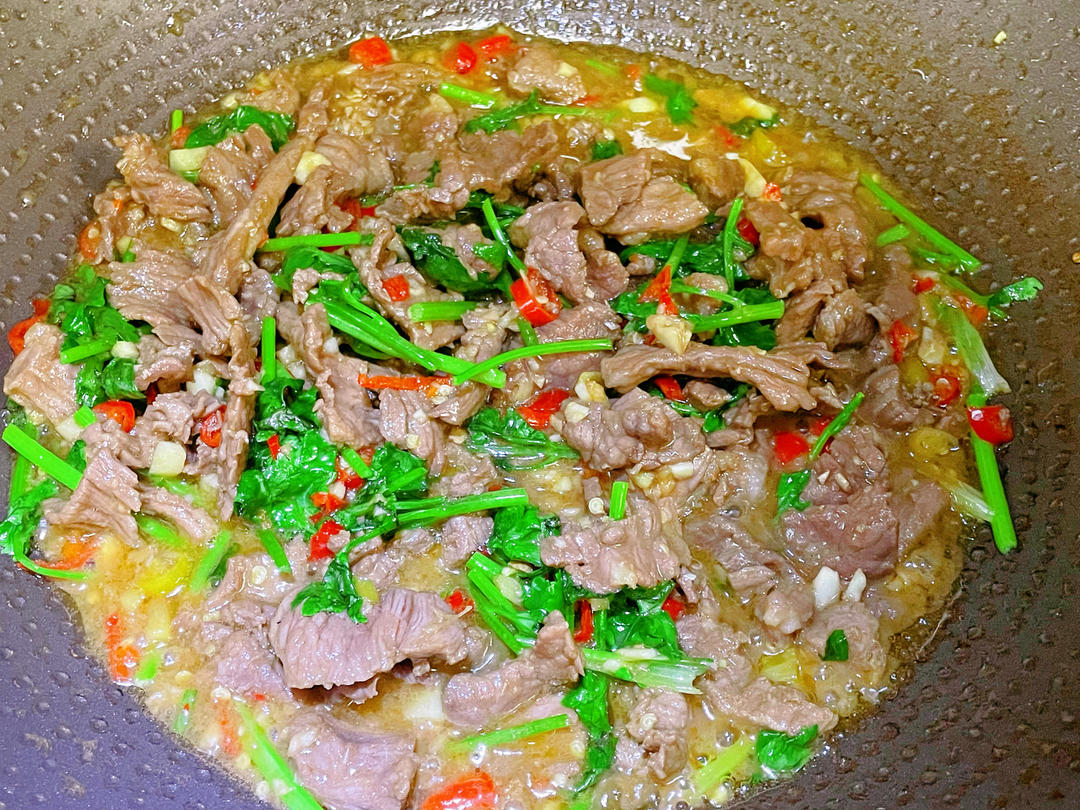 〈小炒黄牛肉〉，这个太好吃了。欣小厨 😉