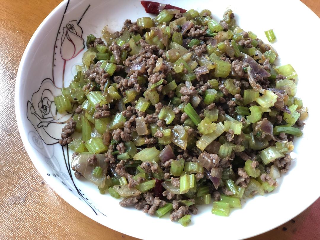 牛肉炒芹菜末
