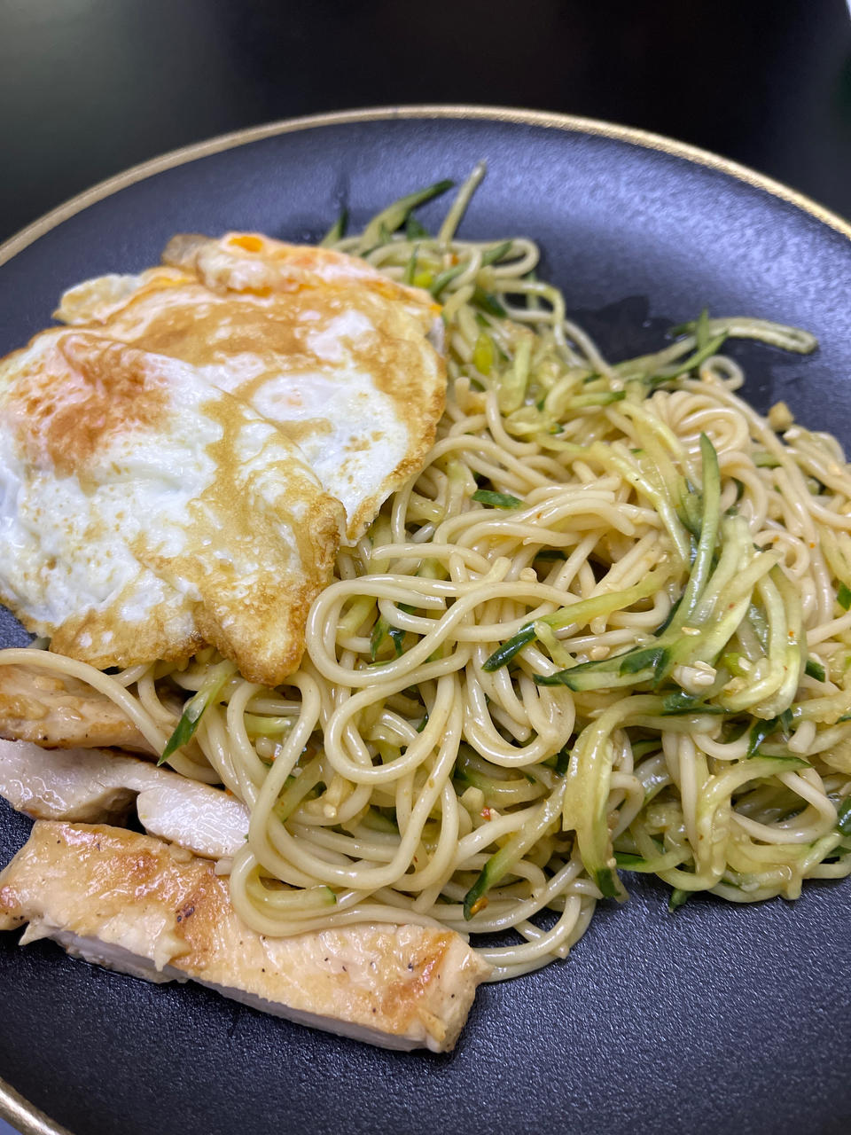 十分钟做好一盘开胃凉拌面～太好吃啦