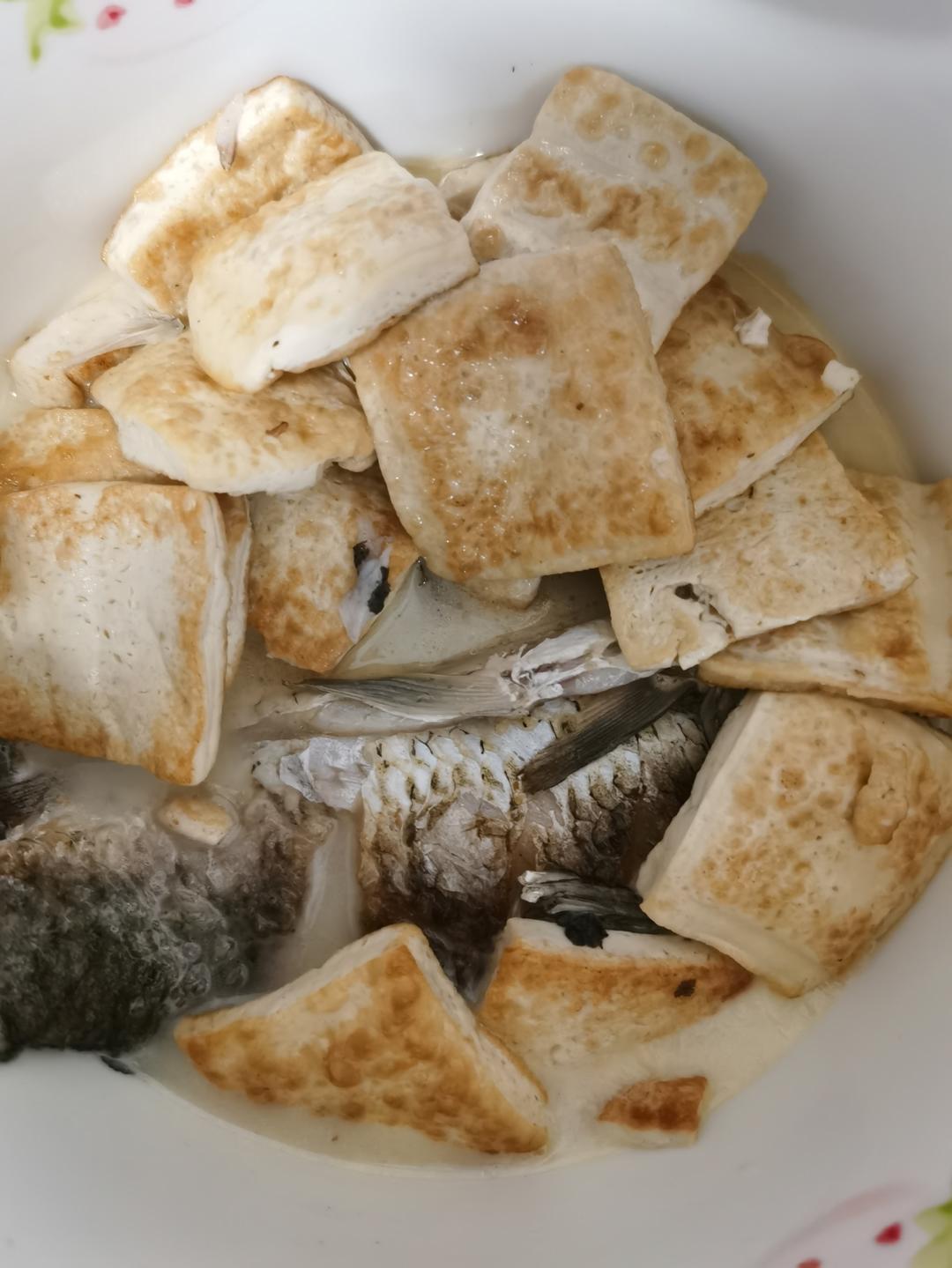 奶白鲫鱼豆腐汤|一条鱼最后的温柔