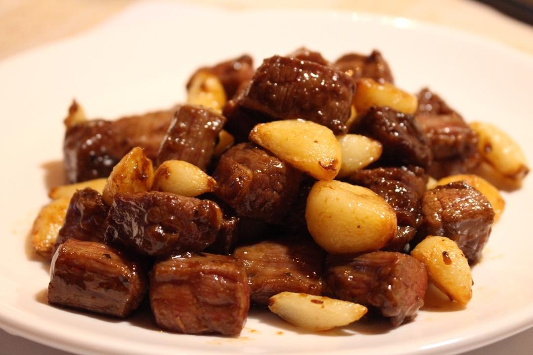黑胡椒蒜子牛肉粒