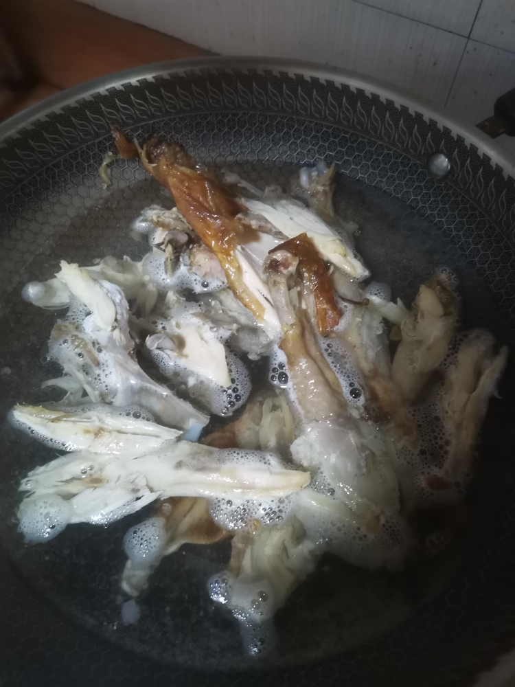 烧鸡剩虾粉丝汤的做法 步骤1