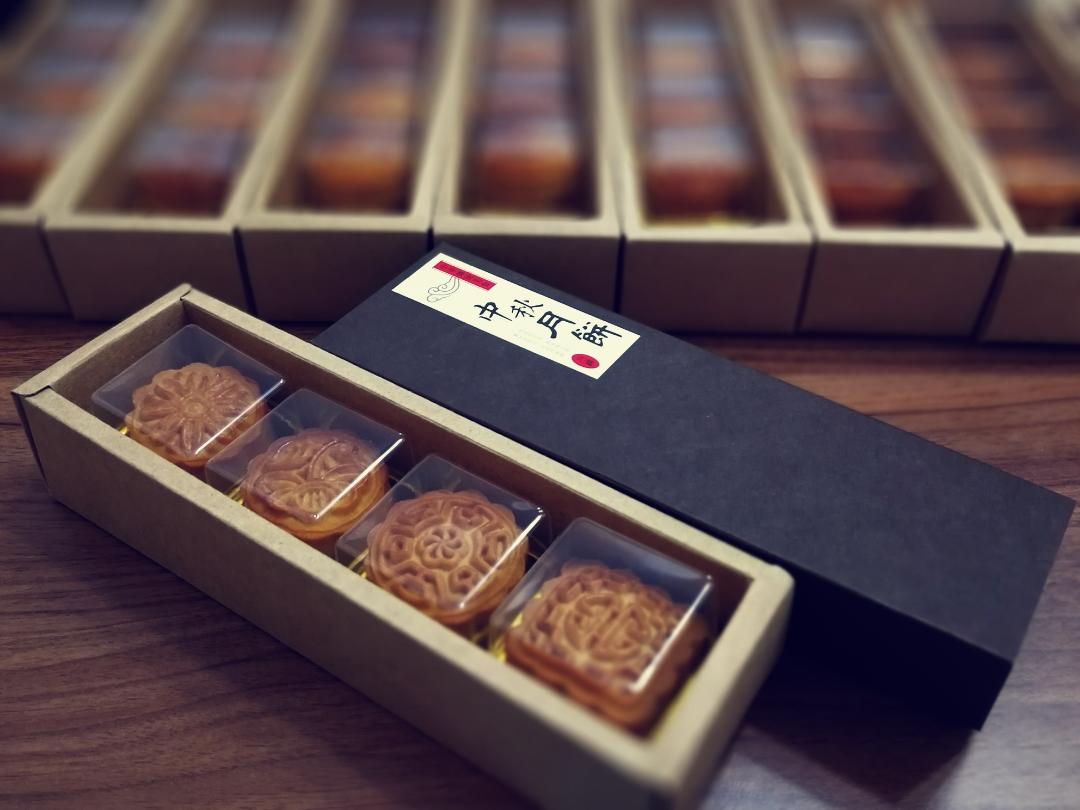 广式月饼—蛋黄莲蓉月饼