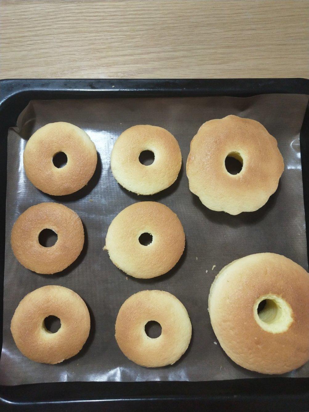 松软可口甜甜圈