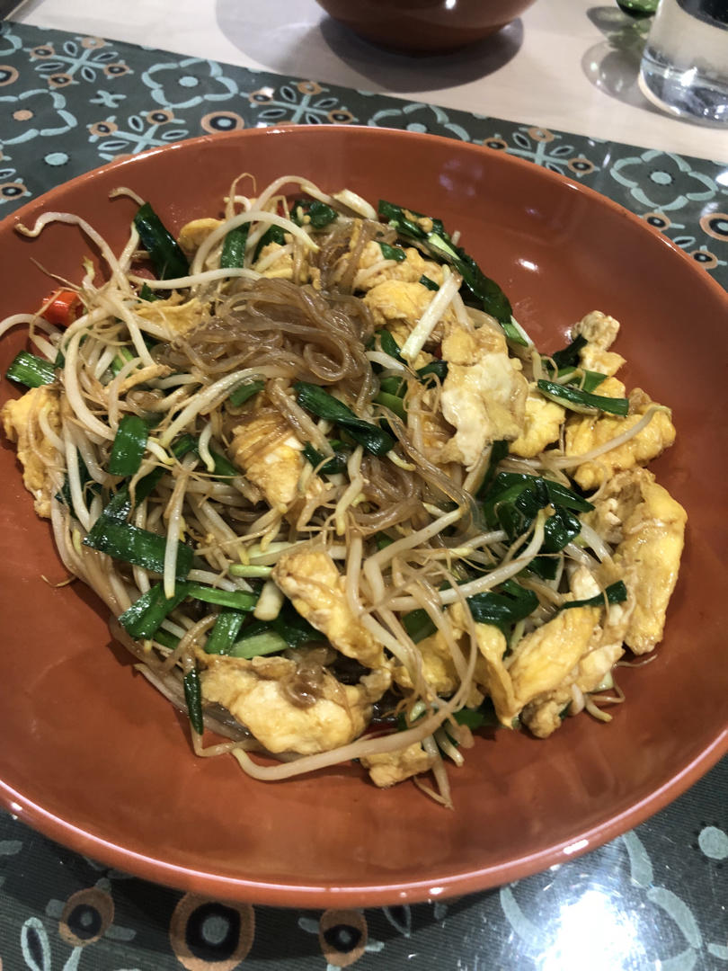 家庭版炒合菜【绿豆芽粉条炒鸡蛋】