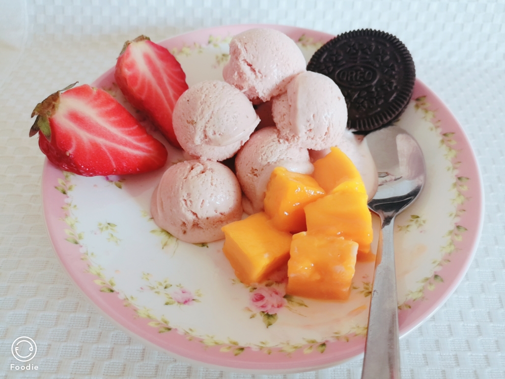 草莓🍓冰激凌🍦的做法