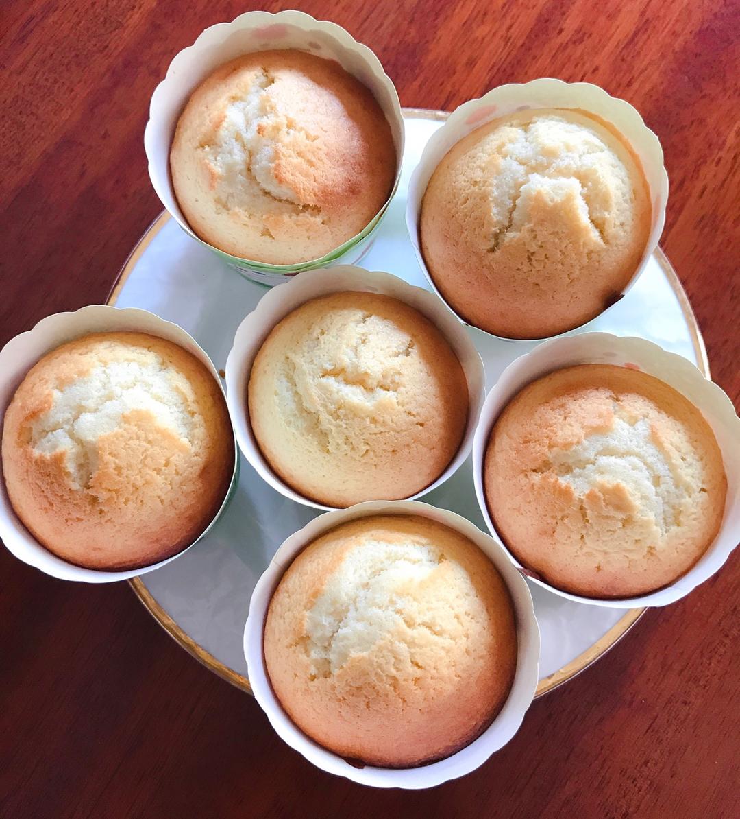 不会回缩的纸杯蛋糕