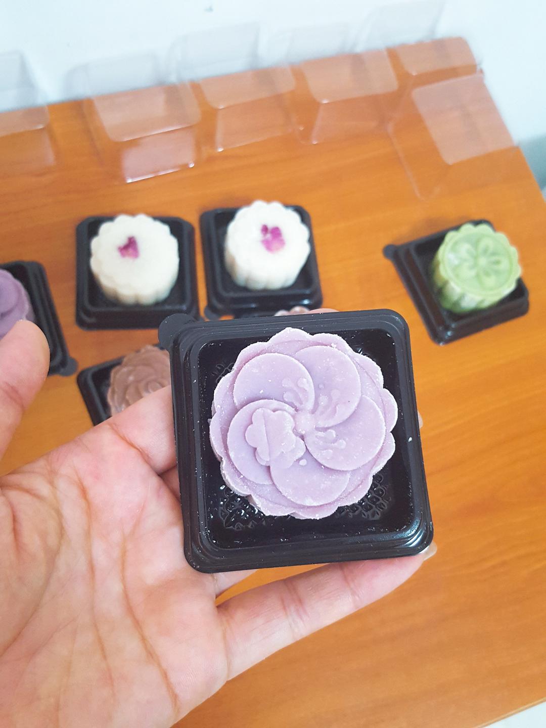 绝世好方！不开裂不粘手港式冰皮月饼（附奶黄馅做法）