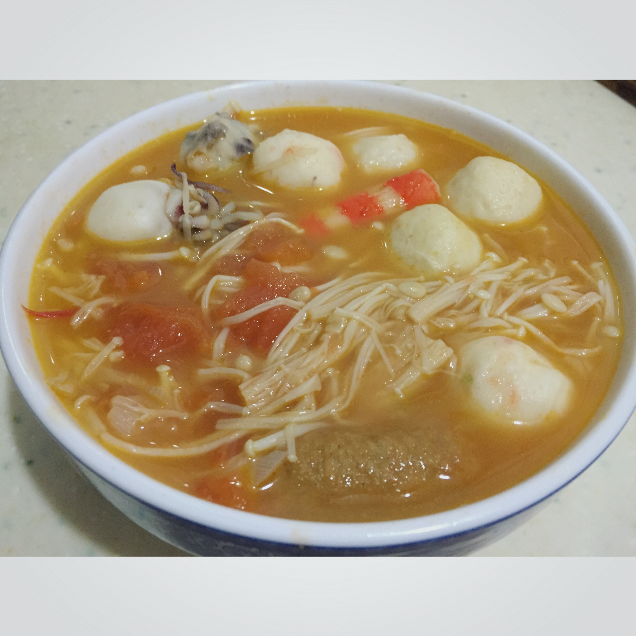番茄贡丸金针菇汤