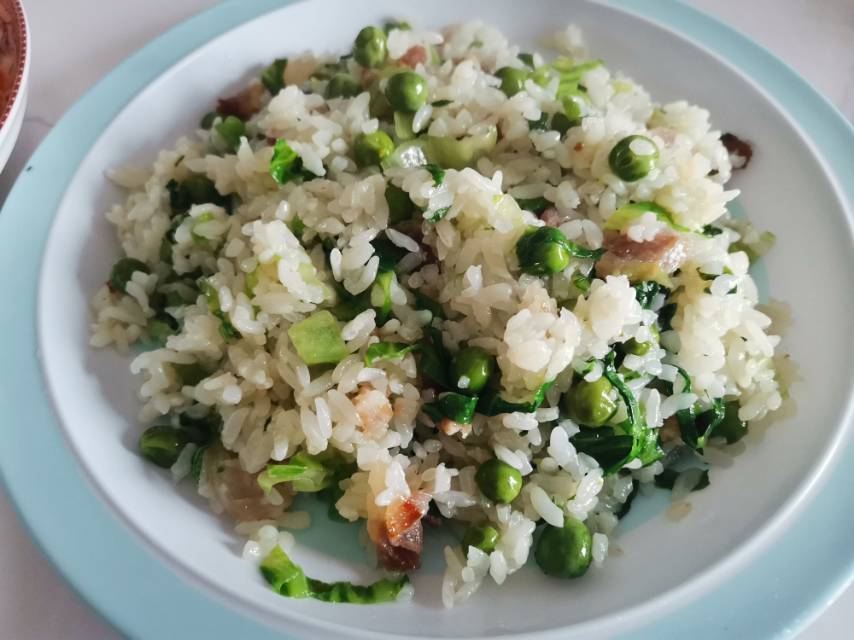 腊肉香肠青豆焖饭