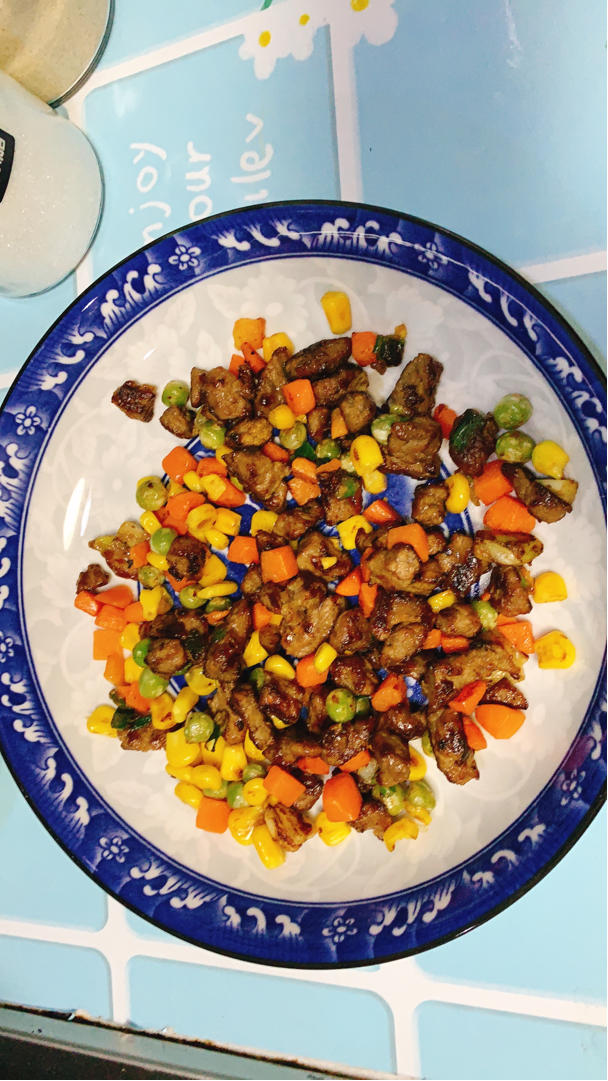 小朋友都喜欢的葱香蔬菜嫩爆牛肉粒