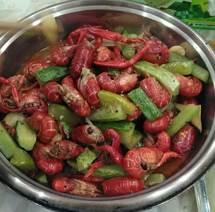 蒜蓉小龙虾这样烧，汤汁可以拌饭吃