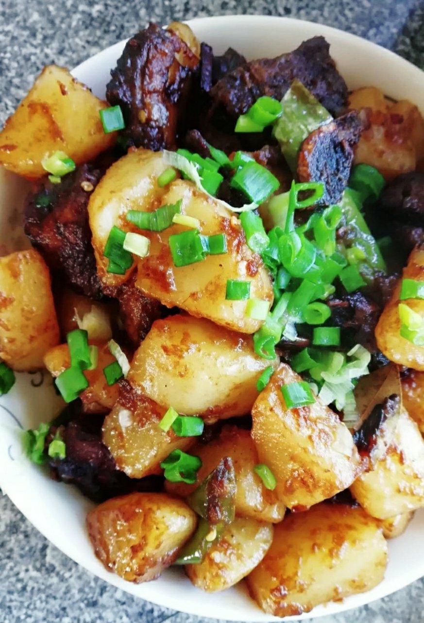 川味土豆烧排骨