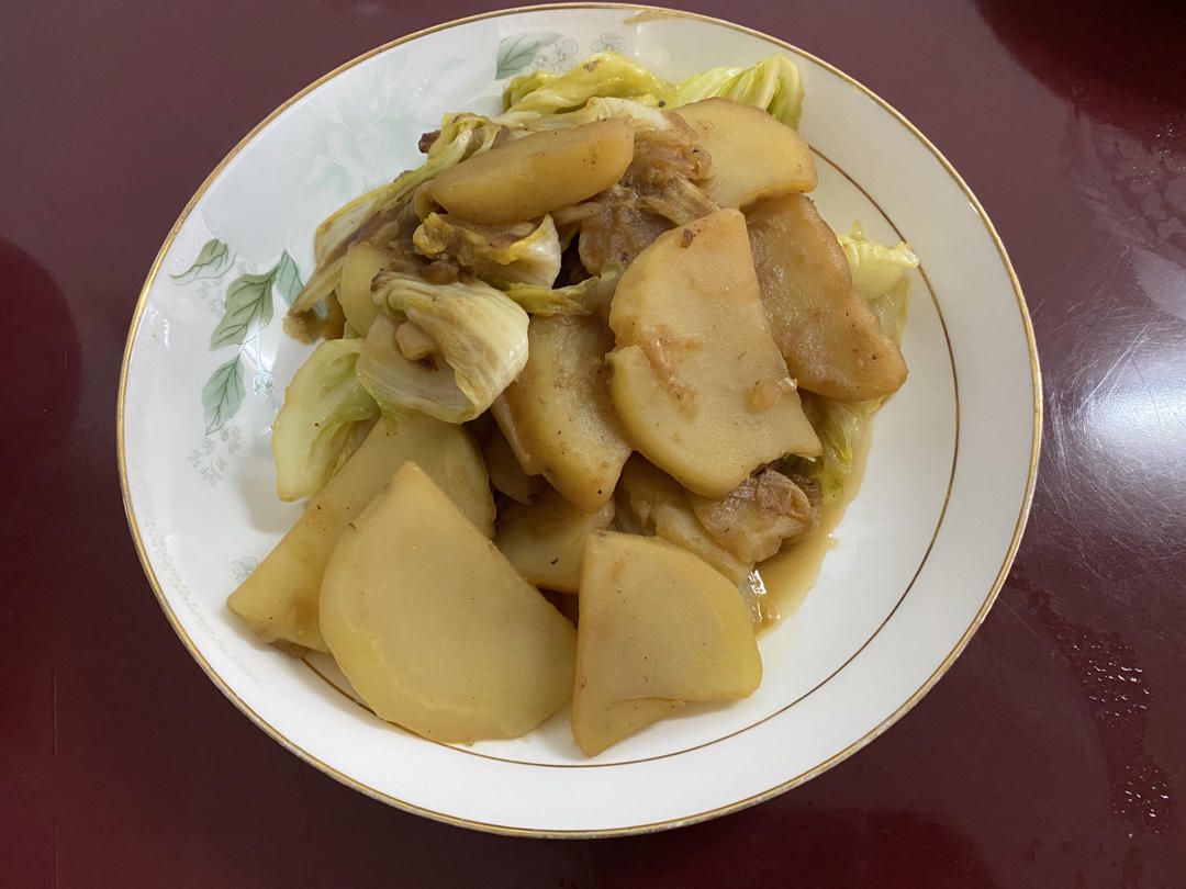 家常洋葱卷心菜土豆