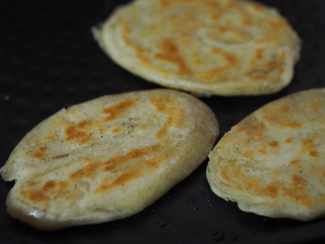 超级酥脆的「椒盐饼」电饼铛版  大学食堂同款掉渣酥饼！简单易学！