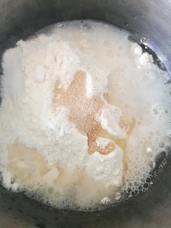 纯奶手撕吐司的做法 步骤1