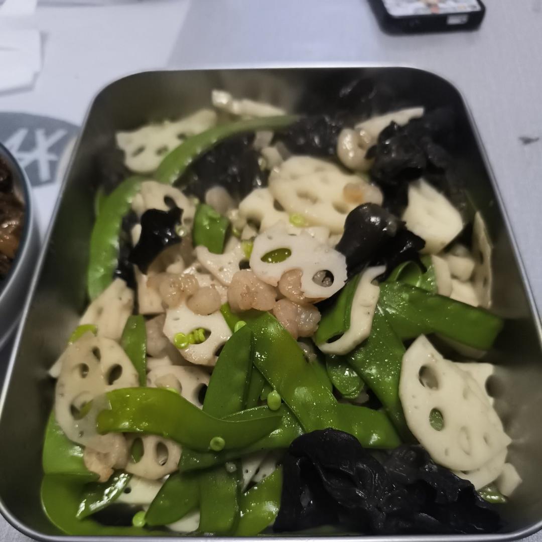 荷兰豆藕片木耳胡萝卜炒虾仁