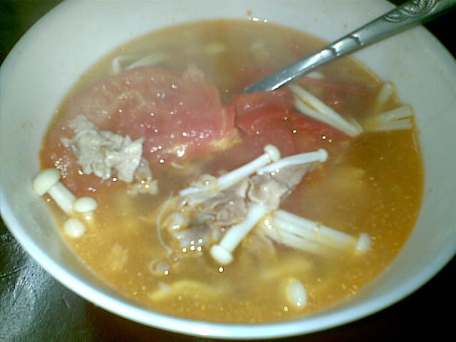 金针菇肥牛番茄锅